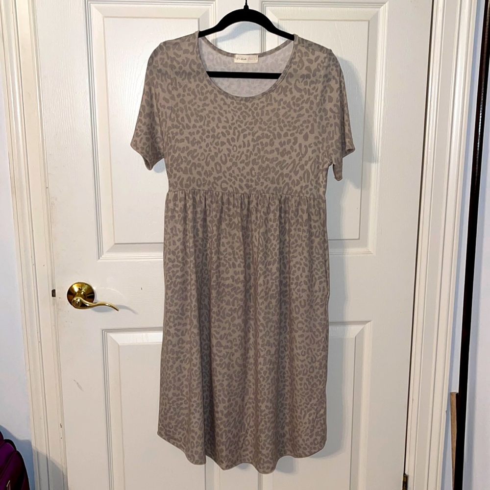 Tan and brown boutique animal print midi dress size L